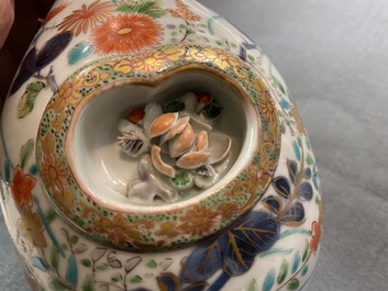 Trois vases de forme bouteille en porcelaine Imari de Japon, Edo, 17/18&egrave;me